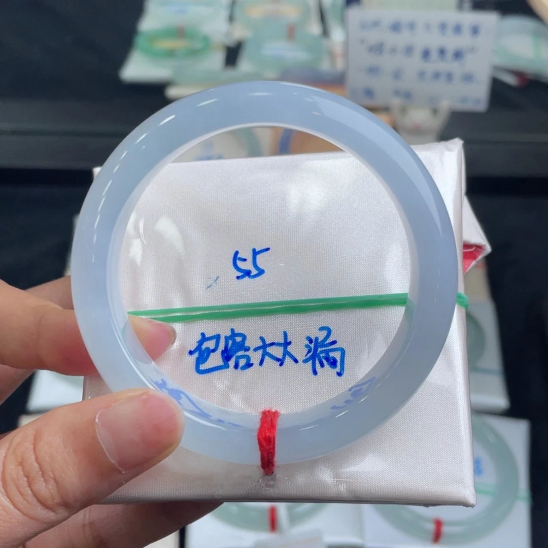 翡翠手镯未镶嵌翡翠手镯