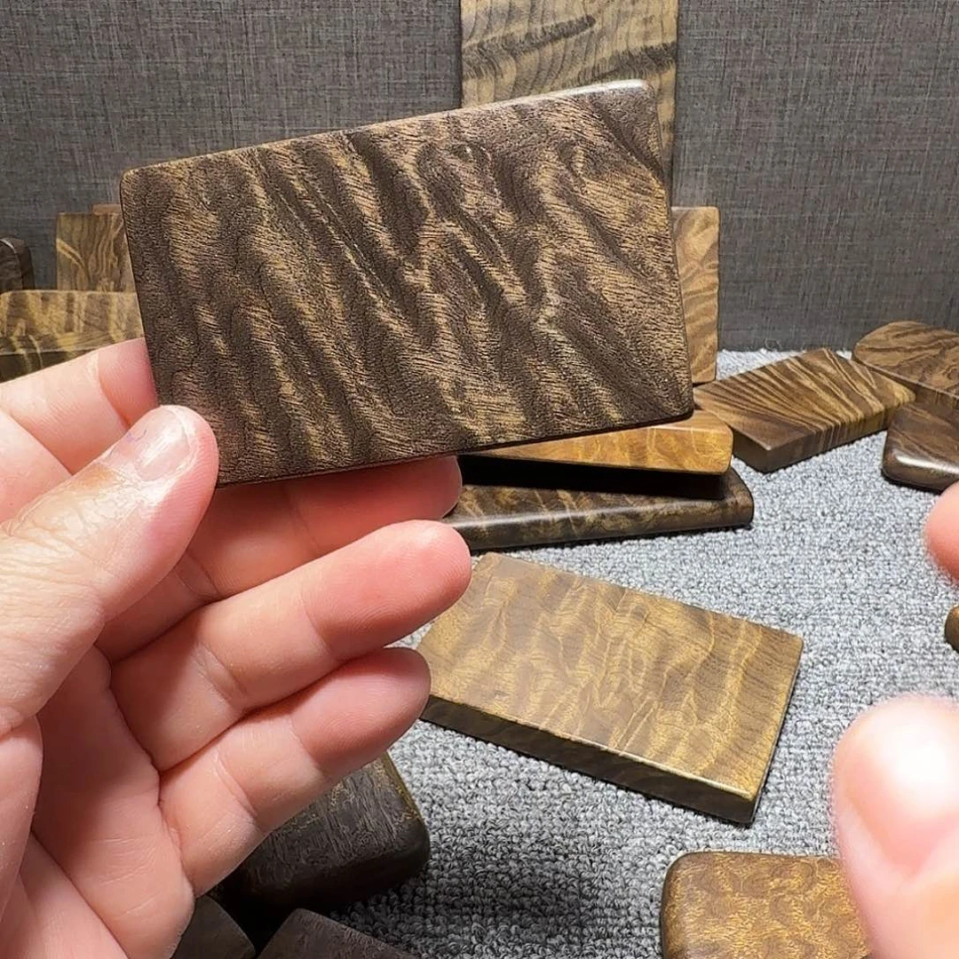 豪***哥木金丝楠木平安无事牌