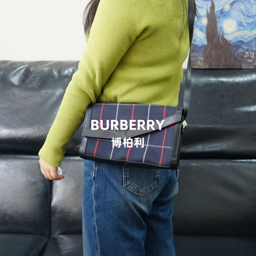 95新 BURBERRY/博柏利 巴宝莉/深色格纹斜挎包/FYJJ12612110/2110