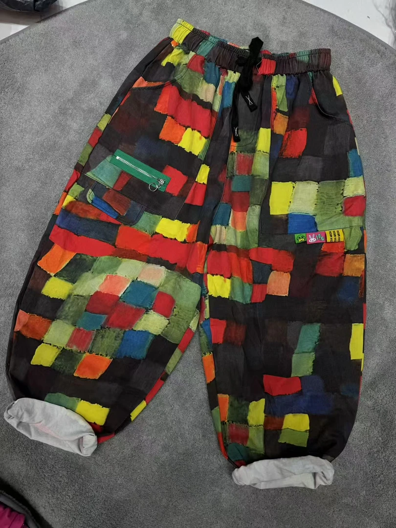 《未知名艺术画家方块潮牌九分裤》时尚休闲夏款格子夏季迷彩印花