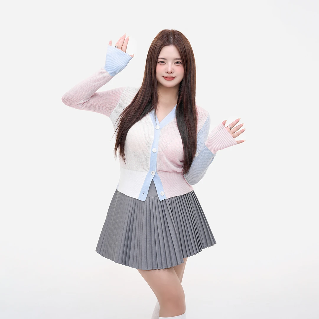 王葡萄【粉雾蔚蓝】粉白蓝拼色小众设计感清纯风针织衫上衣DM2100