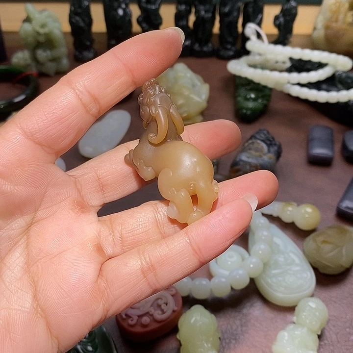 兜***转和田玉未镶嵌颈饰定制