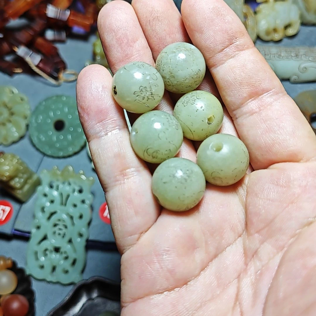 和田玉（糖玉）未镶嵌颈饰陈**调