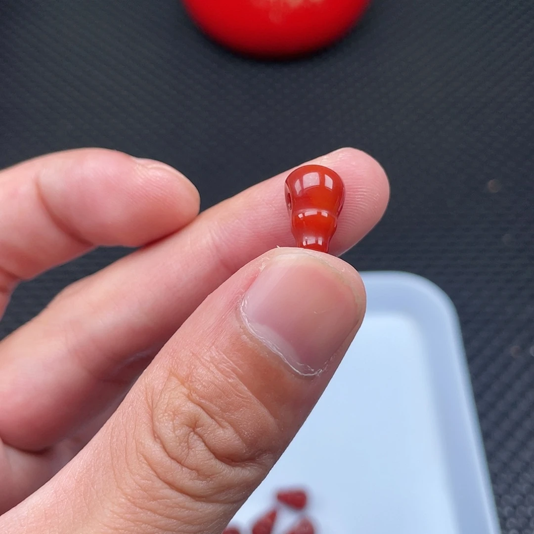南红玛瑙8*13柿子红三通一颗未镶嵌