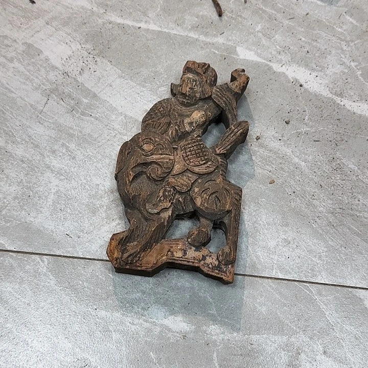 木搬*倒木雕艺术家和艺术
