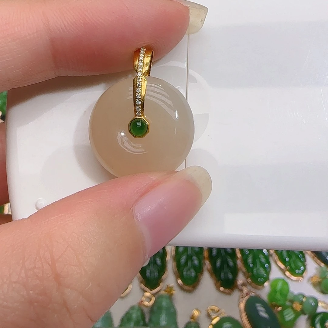 和田玉吊坠(不含链)18K金镶嵌