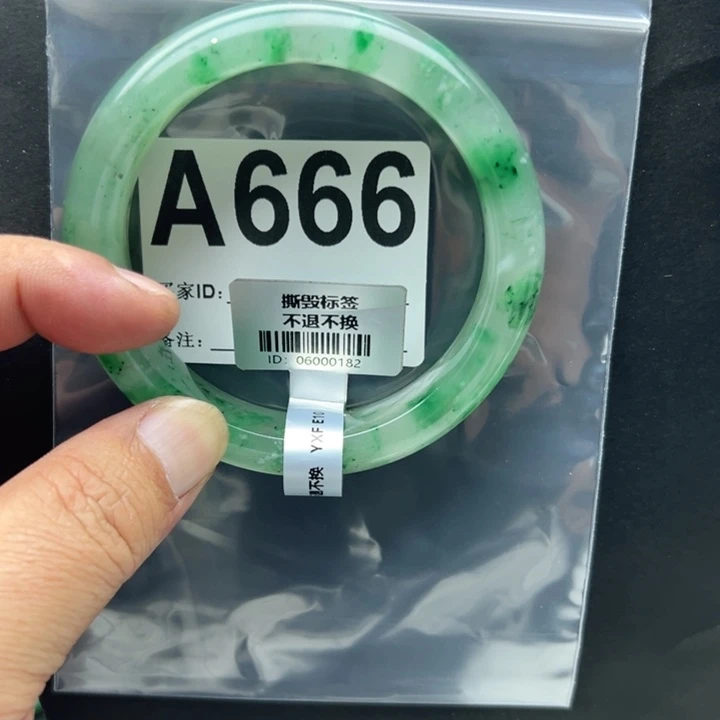 石英质玉未镶嵌手镯61.5