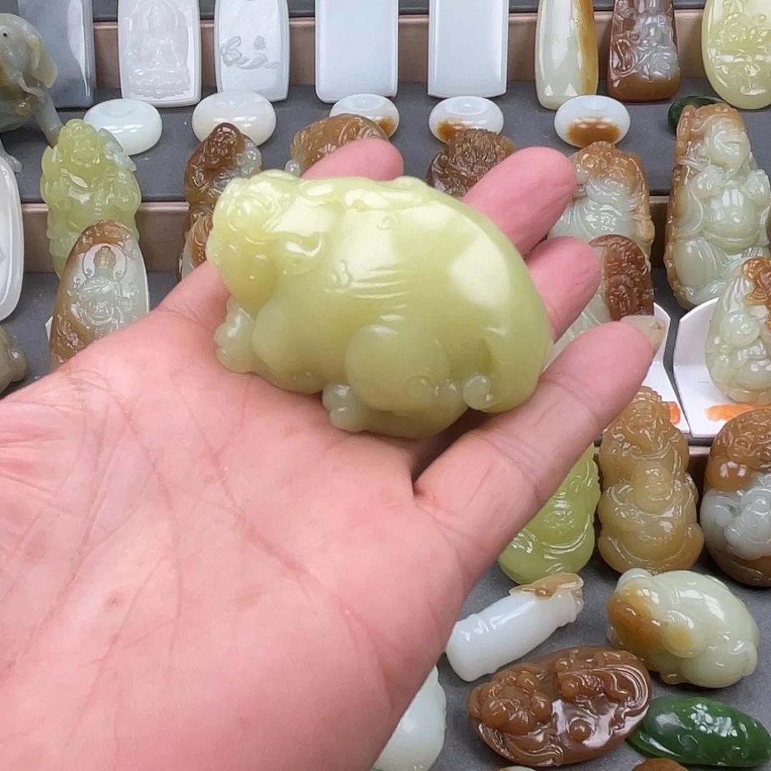 随****颈饰未镶嵌和田玉