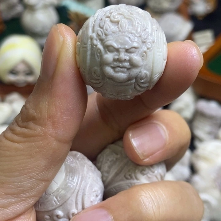 依***旧配饰鹿角雕刻一个出