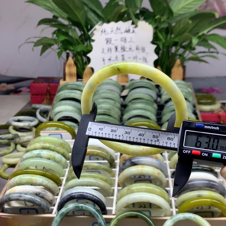 未镶嵌蛇纹石玉手镯9
