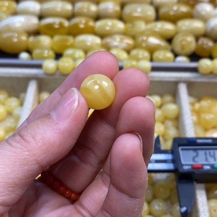 未镶嵌琥珀裸石宝*