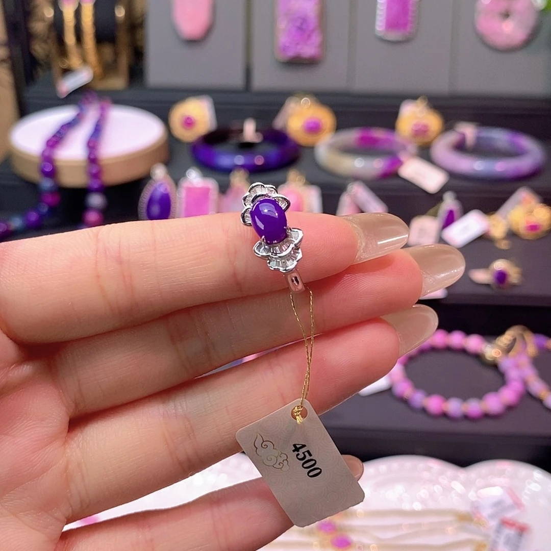 18K金镶嵌苏纪石（舒俱来）戒指