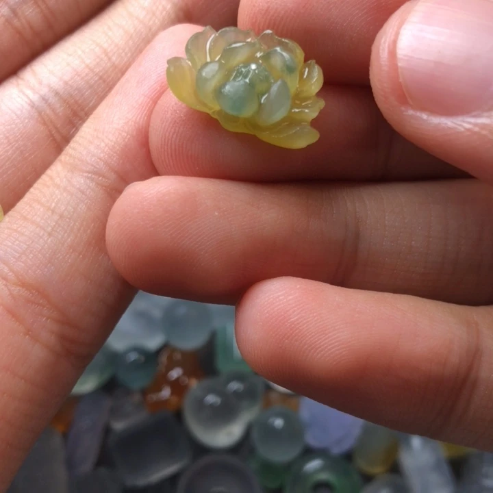 定制翡翠未镶嵌挂件