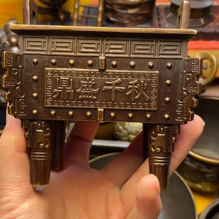 铜器摆件做工精良