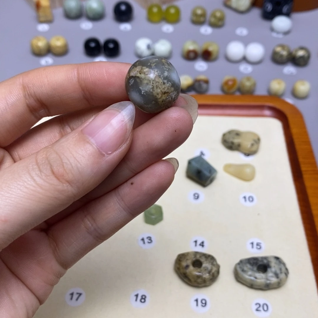 蛇纹石玉配饰合金巡*