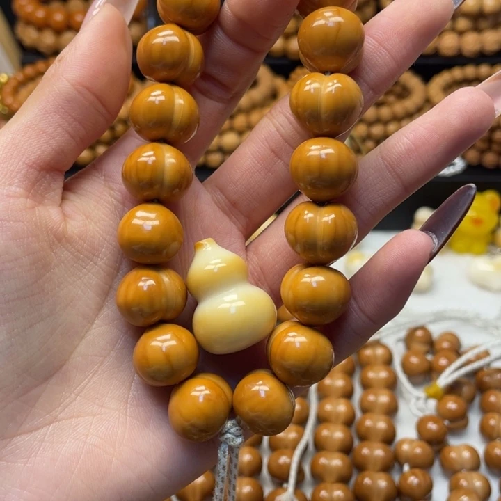 张***艳吊坠猴头核桃全品返油屁桃加葫芦配饰