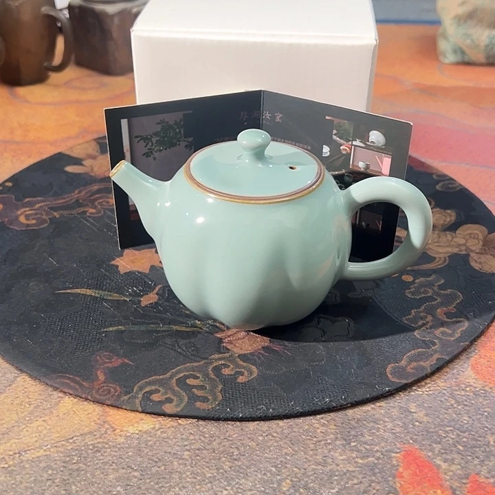 厚湖，天青汝窑瓜菱壶