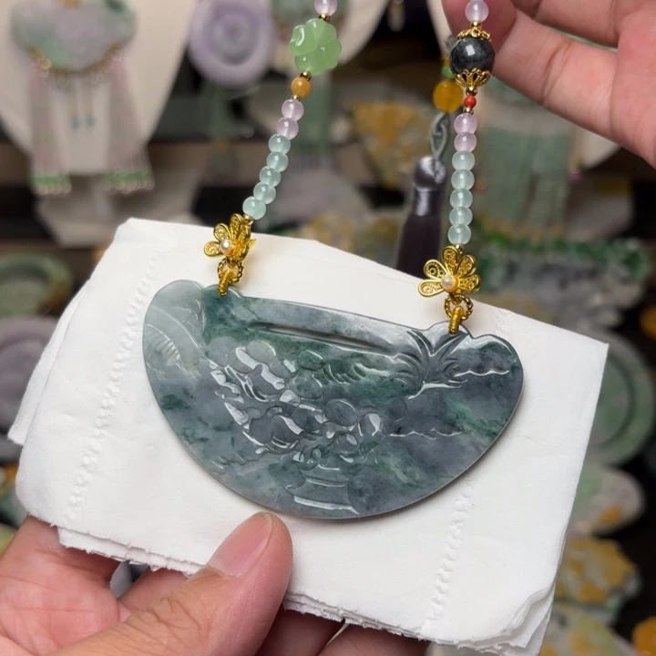 翡翠未镶嵌颈饰吊坠