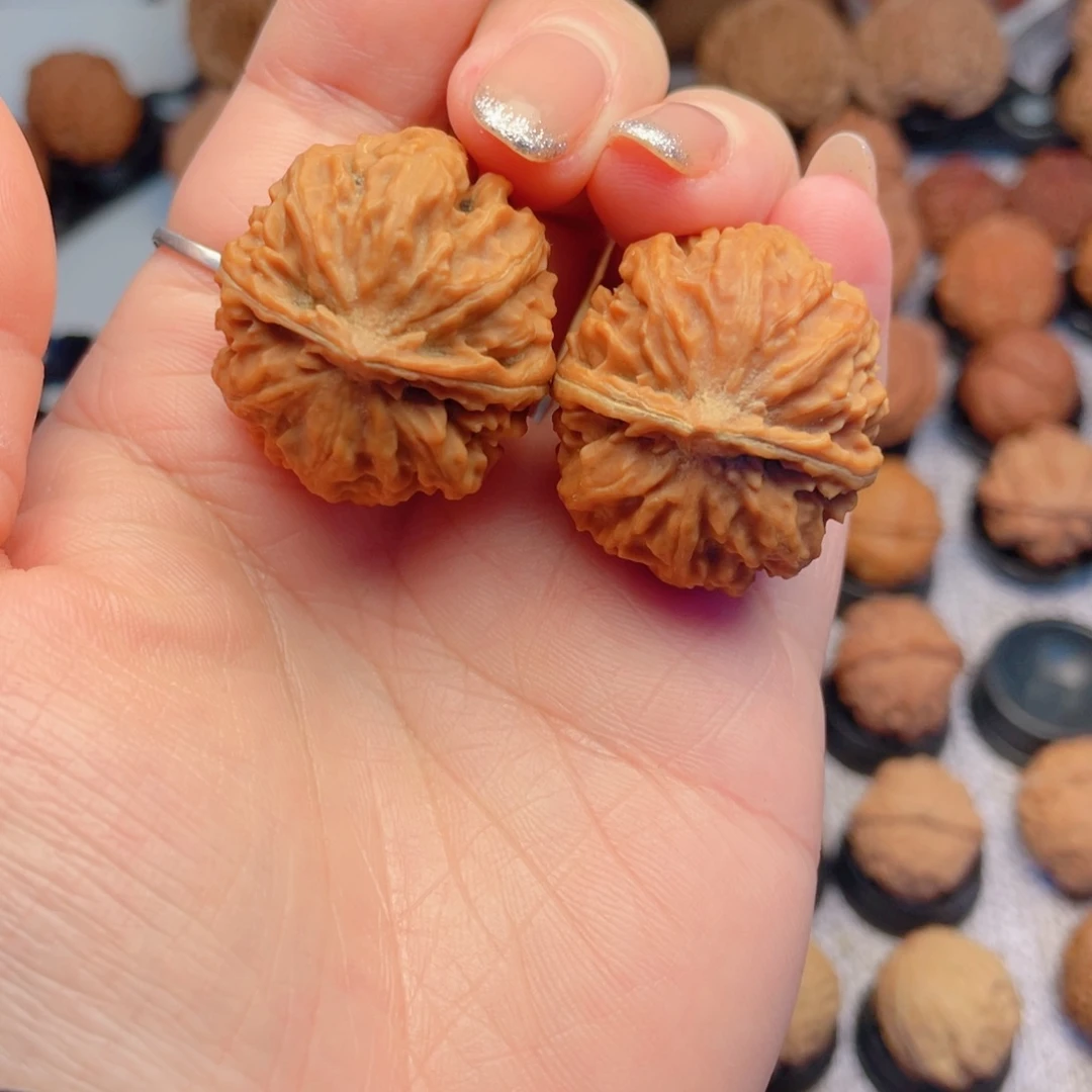 把件文玩核桃翘肩元宝