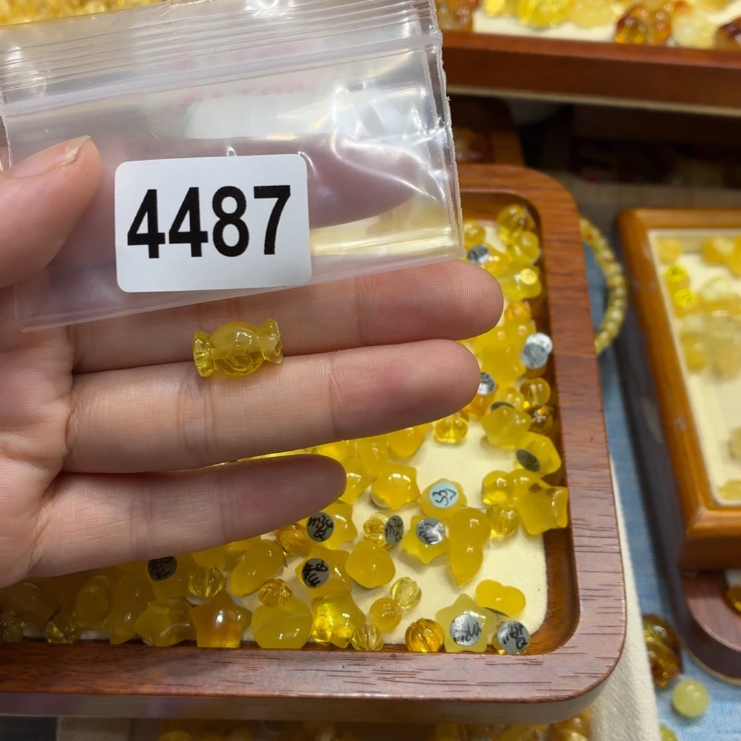 苍***歌琥珀未镶嵌珠宝奇石