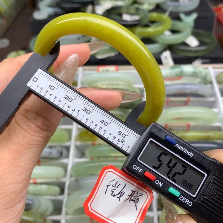 蛇纹石玉未镶嵌手镯1029