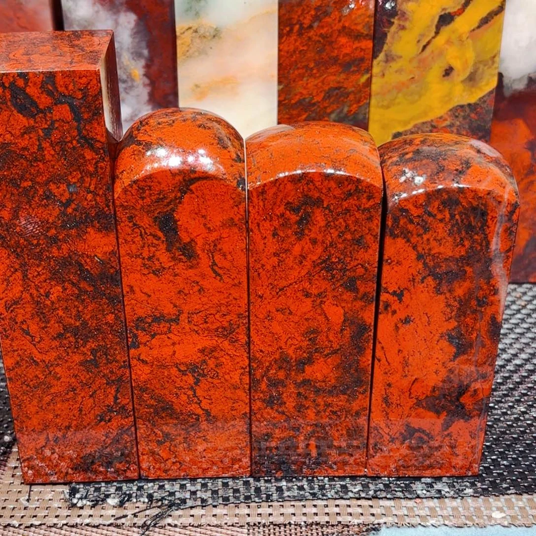 石材桂林鸡血玉贵妃料