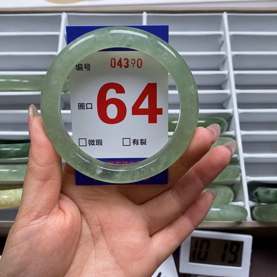 岫玉手镯未镶嵌我
