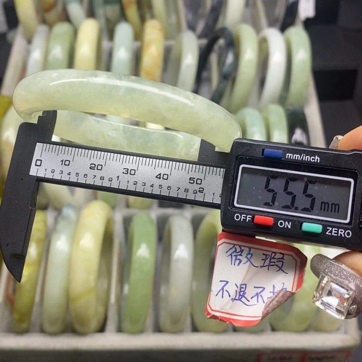 蛇纹石玉手镯479未镶嵌