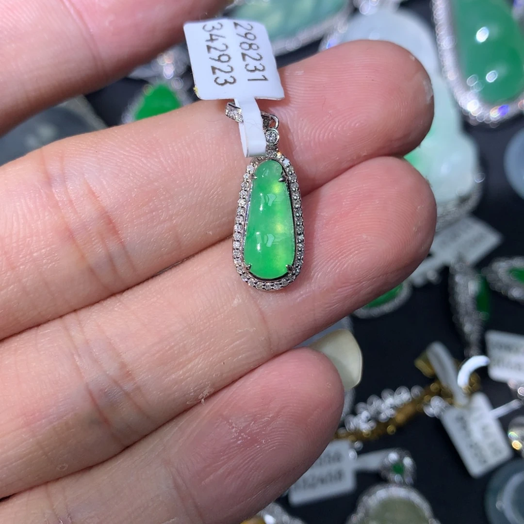 吊坠(不含链)18K金镶嵌翡翠