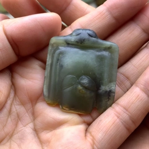 【闪购商品】未镶嵌岫岩河磨玉（透闪石质玉）挂件