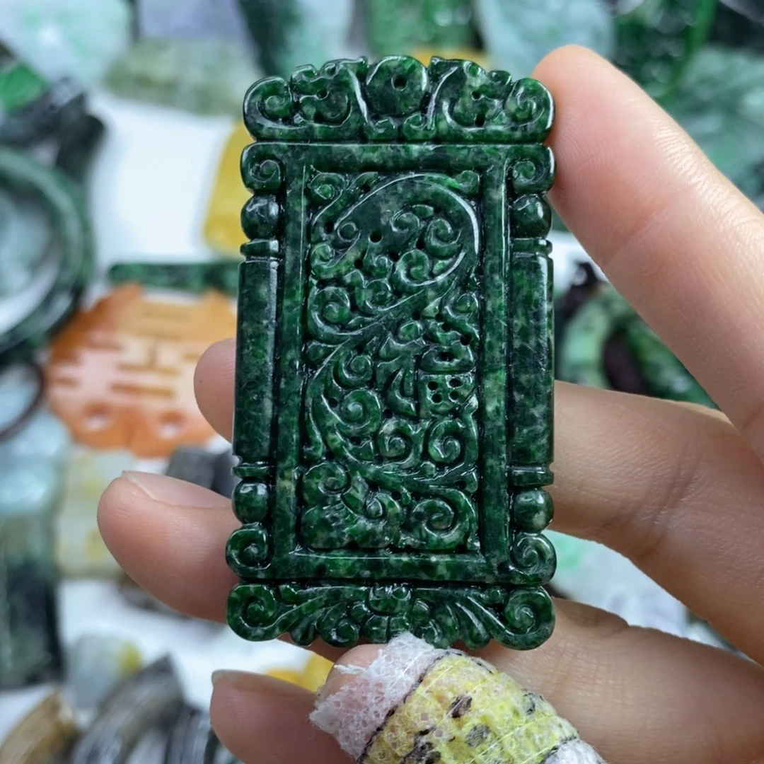 翡翠颈饰未镶嵌游**生吊坠