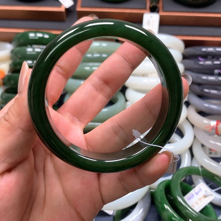 【闪购商品】未镶嵌手镯和田玉（碧玉）
