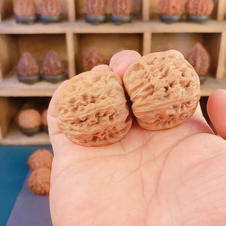 文玩核桃吊坠034白狮子