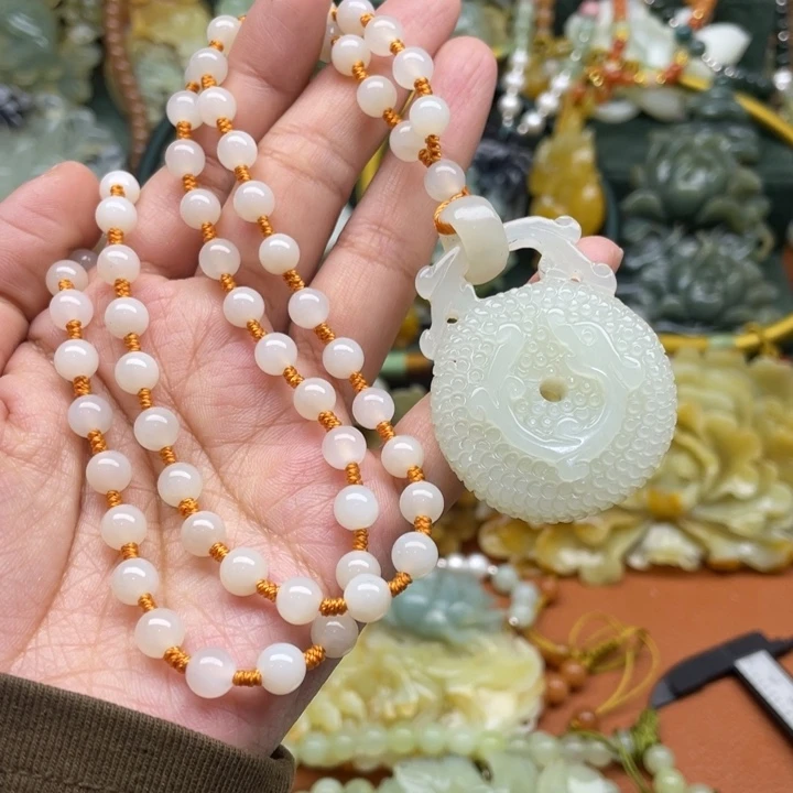 蛇纹石玉吊坠合金