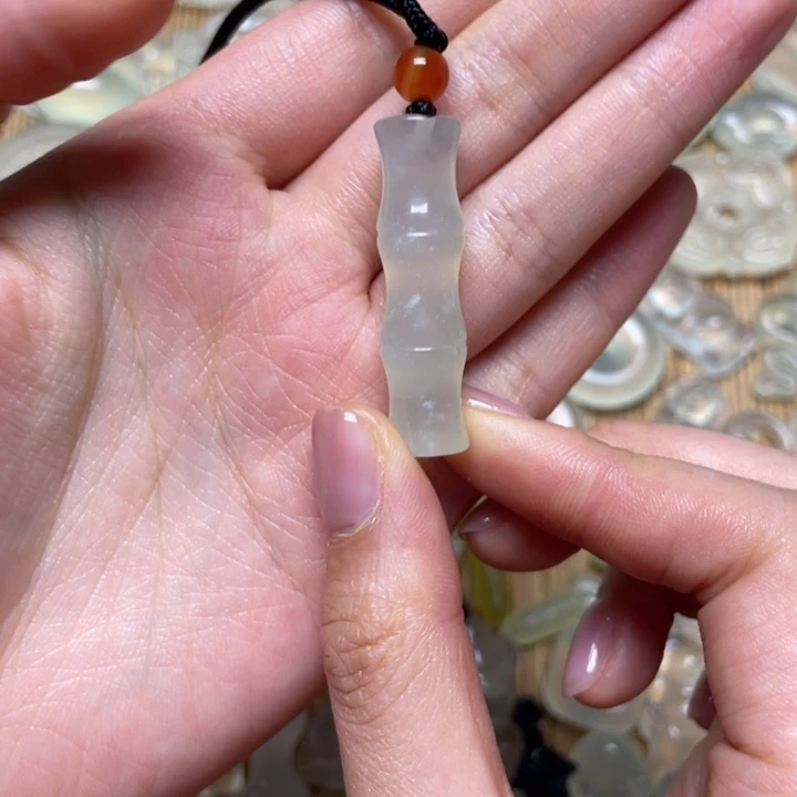 蛇纹石玉颈饰未镶嵌