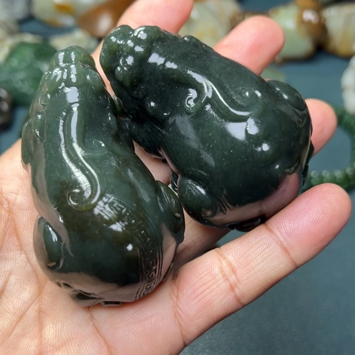 和田玉未镶嵌把件