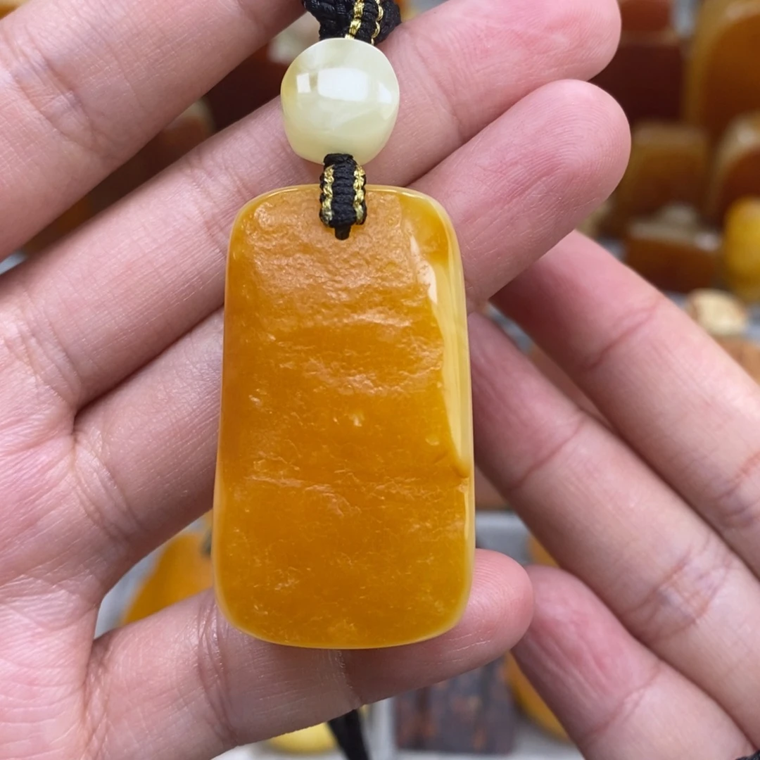 蜜蜡未镶嵌珠宝奇石