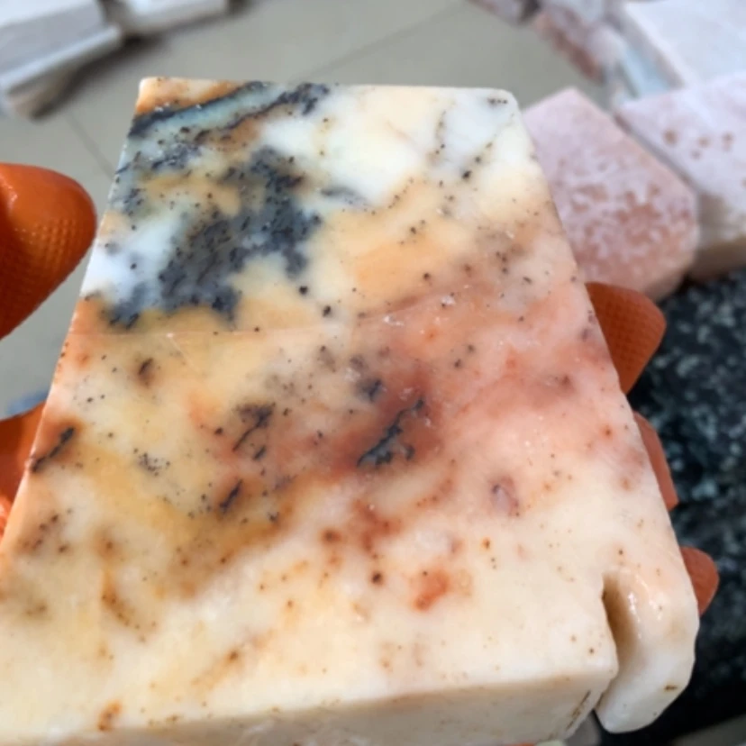 【闪购商品】未镶嵌手镯石英岩玉老料粉天山