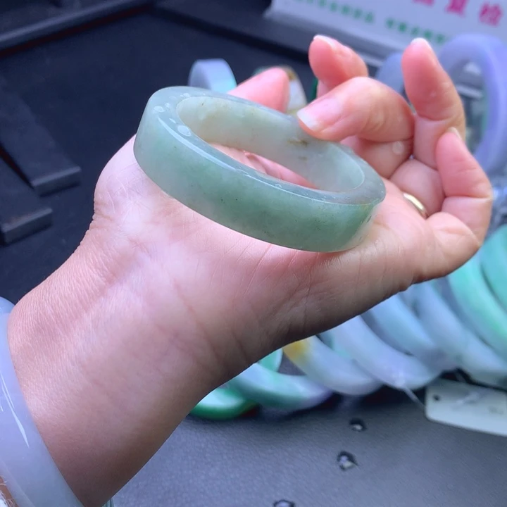 未镶嵌翡翠手镯定制翡翠福利镯