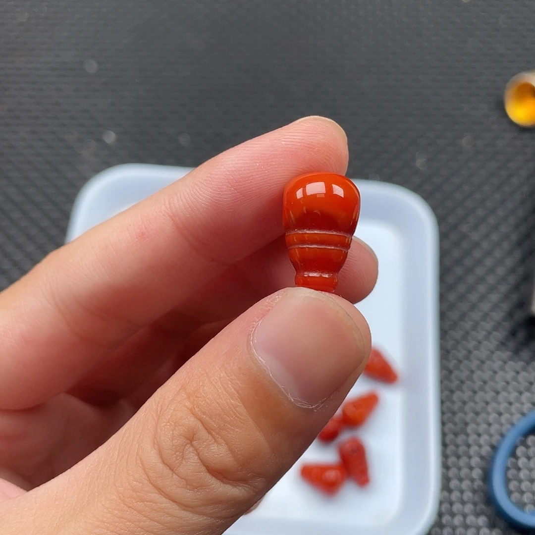 未镶嵌11*17柿子红三通一颗南红玛瑙