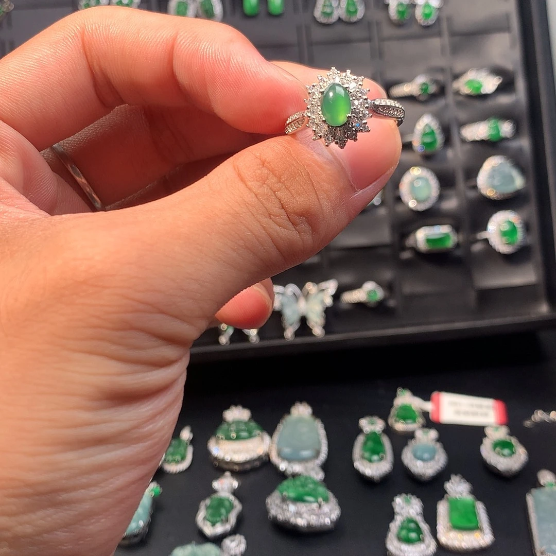 翡翠未镶嵌戒指戒指