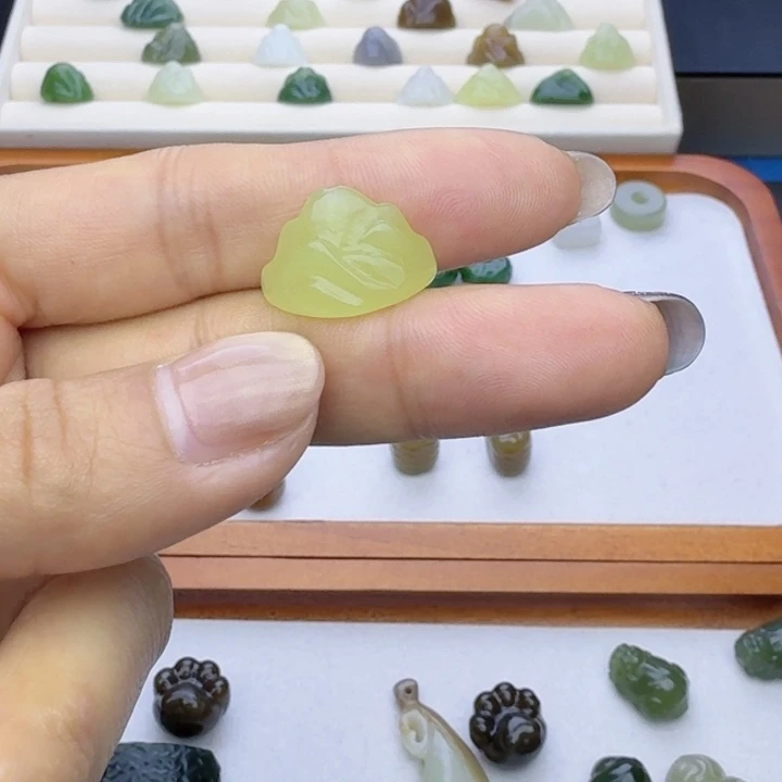 一***子和田玉（糖玉）未镶嵌车挂