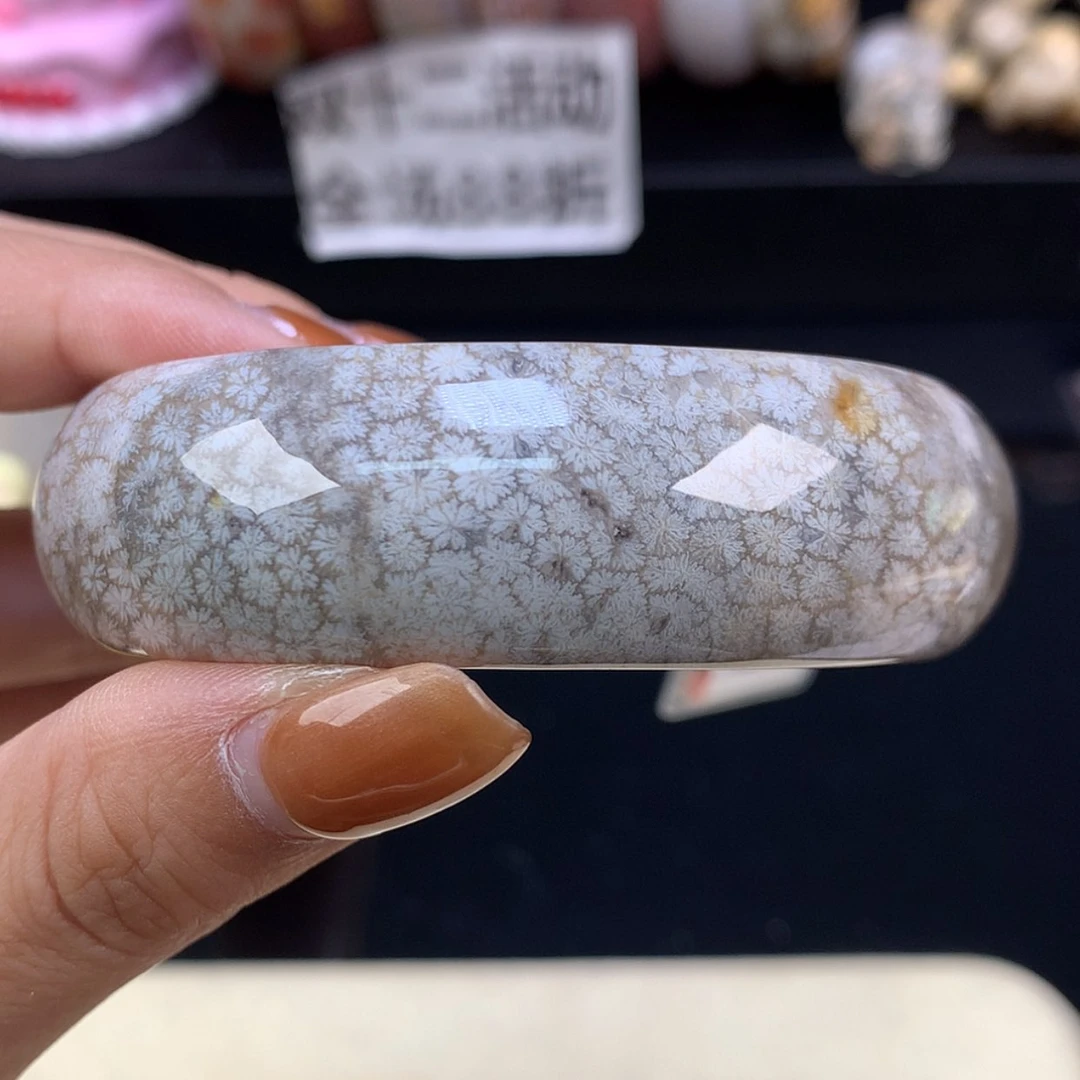 【闪购商品】颈饰未镶嵌硅化珊瑚（珊瑚玉）精美手镯56.8（57号）