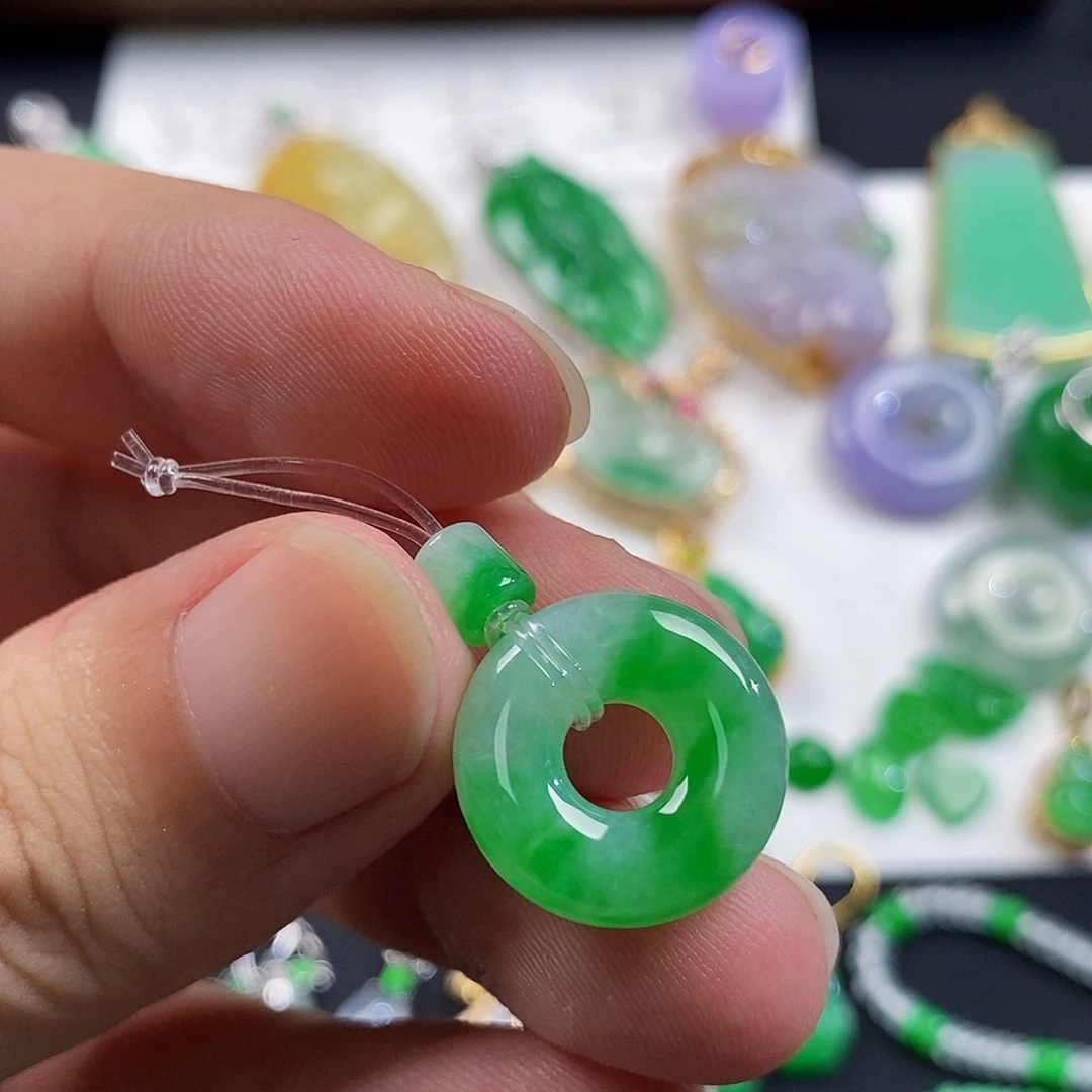 冬***雪翡翠未镶嵌颈饰翡翠