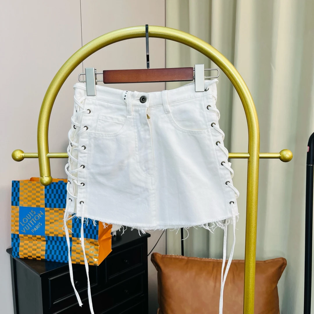 99新 MIU MIU/缪缪  系绳背后logo白色短裙 36码