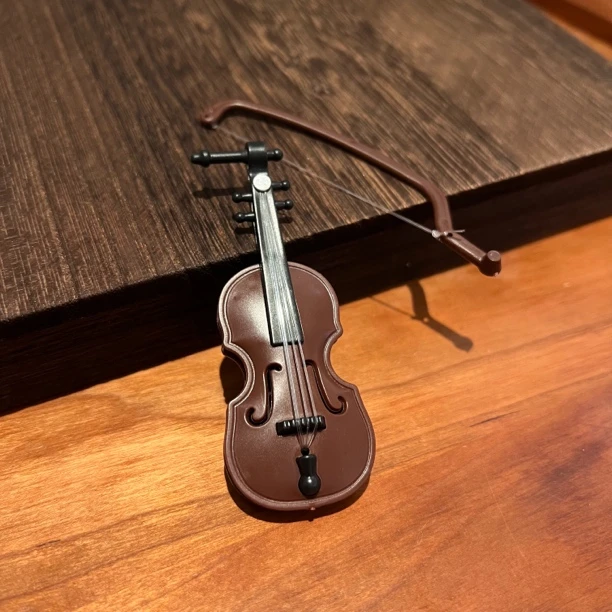 微缩娃娃屋迷你小乐器过家家玩具拉杆小提琴摆件仿真吉他钢琴配件