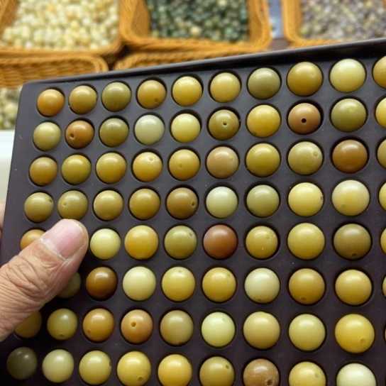 白玉菩提吊坠瑕疵12糖果黄圆珠120颗