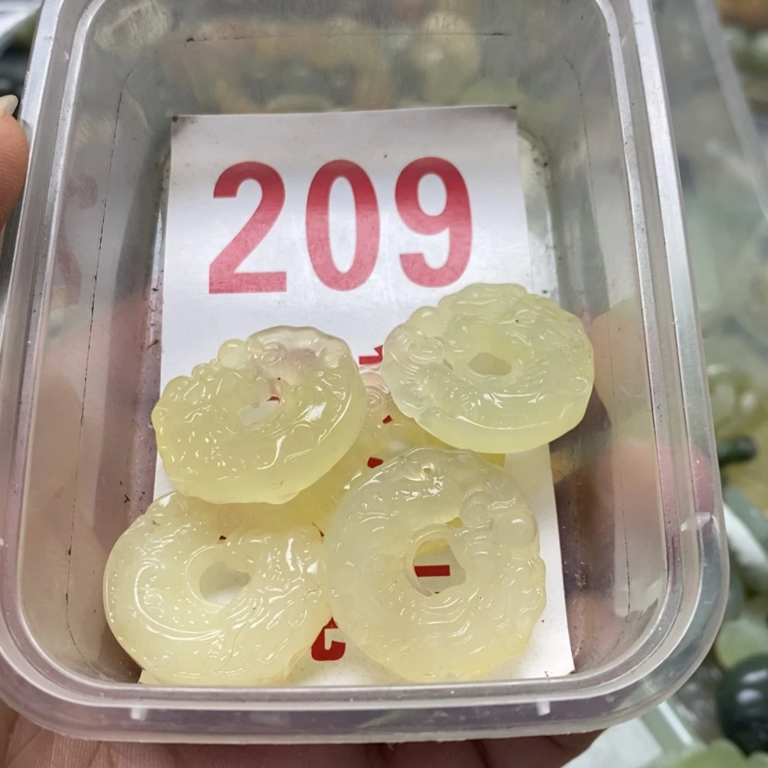 蛇纹石玉挂坠未镶嵌