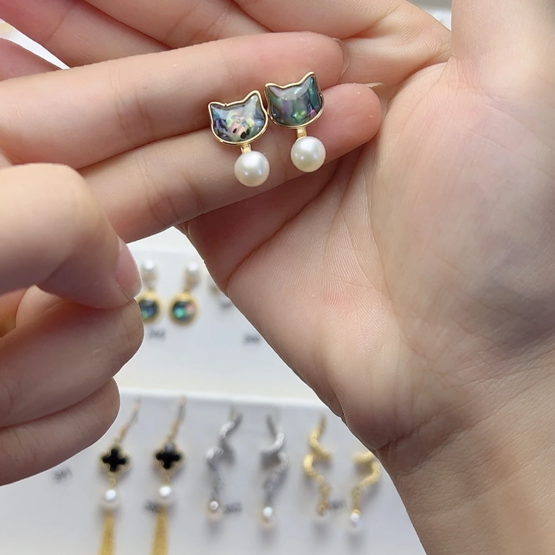 一***腿银S925镶嵌耳饰淡水珍珠