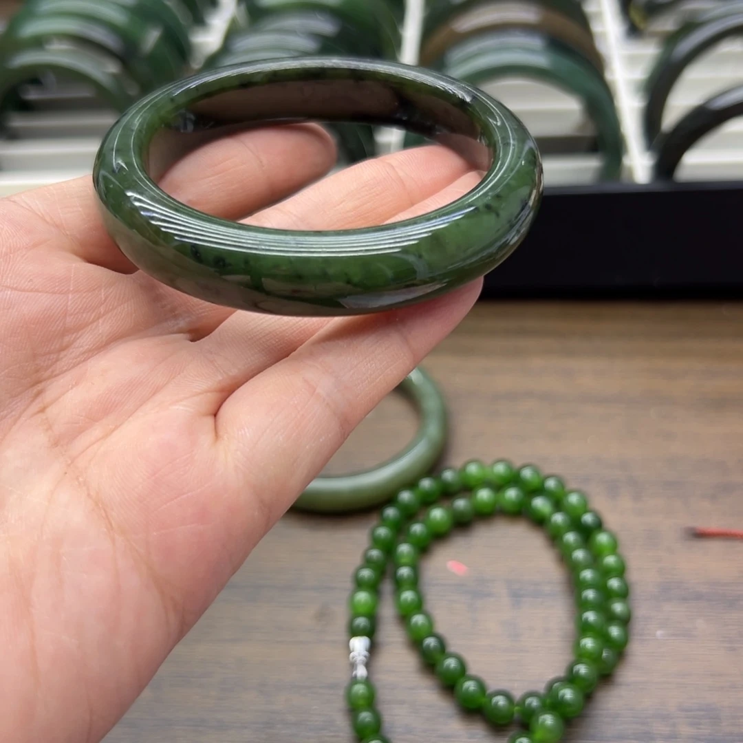 未镶嵌手镯和田玉57.4圈围741瑕